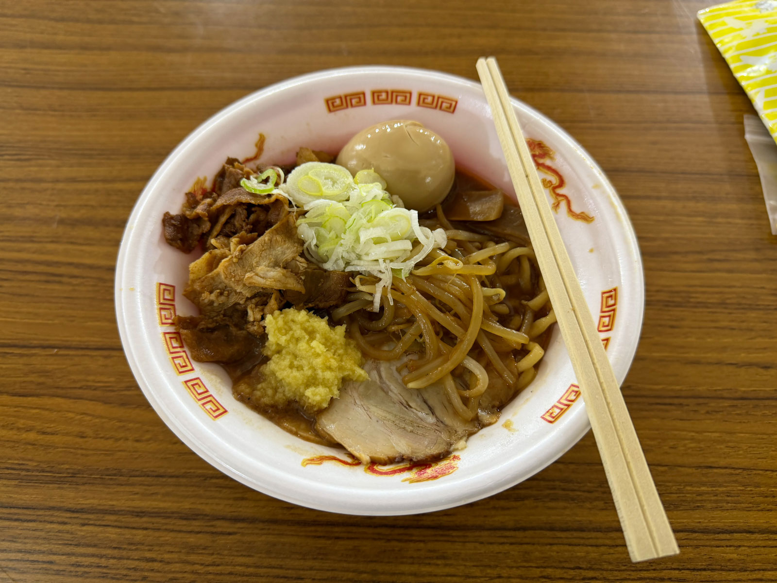 ど・みその札幌味噌らーめん ど・みそver.、トッピングは半熟玉子と豚バラ肉。 ど・みその札幌味噌らーめん ど・みそver.、トッピングは半熟玉子と豚バラ肉。