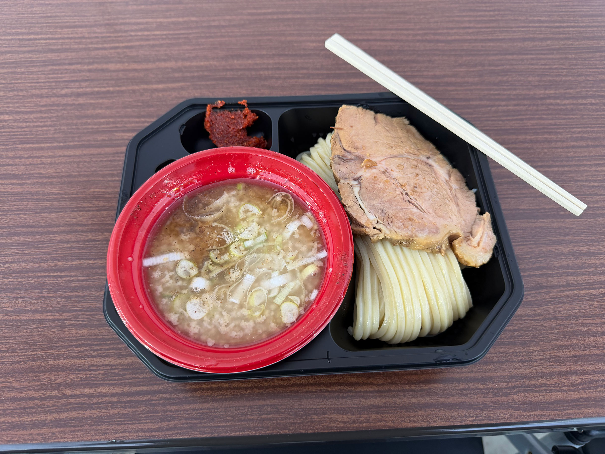 頑者のぶっ飛びつけめん、トッピングはぶっ飛びチャーシュー。 頑者のぶっ飛びつけめん、トッピングはぶっ飛びチャーシュー。