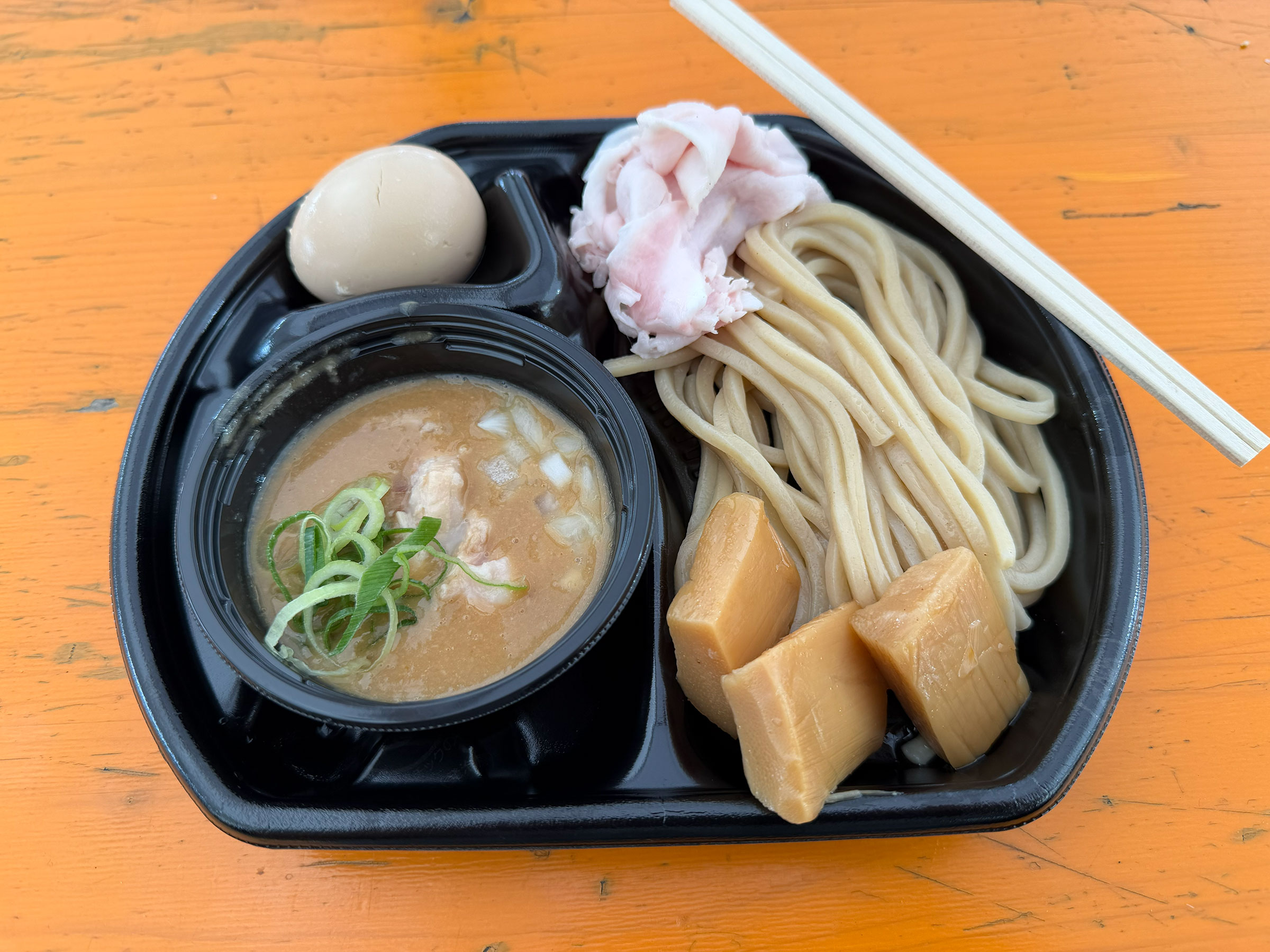 麺堂 稲葉のつけめんウルトラソウル2027、トッピングはパーフェクト盛り。 麺堂 稲葉のつけめんウルトラソウル2027、トッピングはパーフェクト盛り。